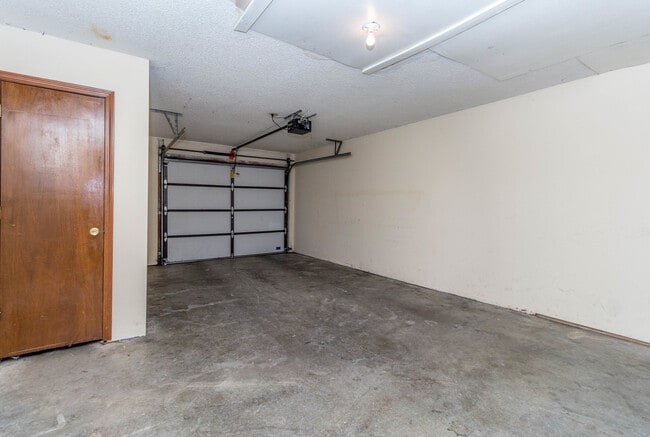 Building Photo - 1617-1619 Handley Place