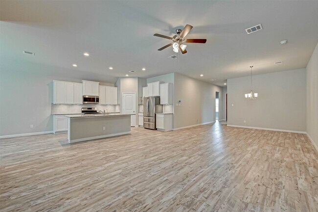 Building Photo - 14111 Lake Lodge Dr