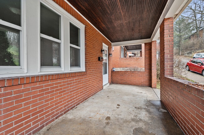 Building Photo - 139 Sumner Ave