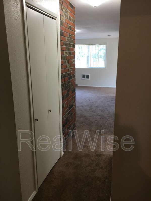 Building Photo - 17838 NE Multnomah Dr