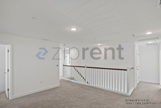 Building Photo - 426 Gold Coast Rd