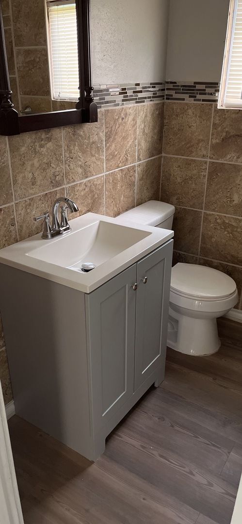 Building Photo - 4 Bedroom, 2 Bathroom Home w/ Bonus Room