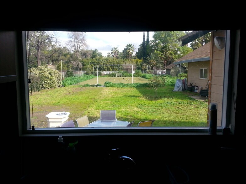 Kitchen Sink Window - 4863 Rubidoux Ave