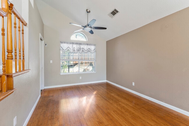 Building Photo - 2126 Sunhaven Ct