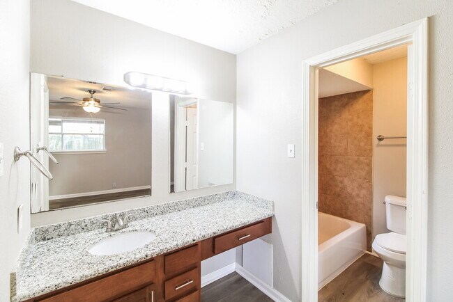 Building Photo - 3206 Teakwood Cir