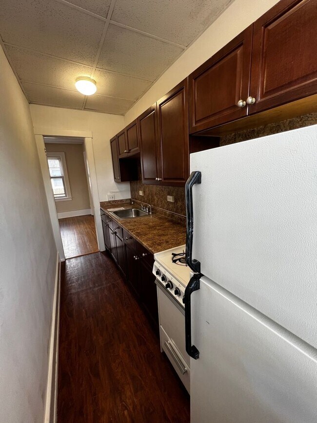 Building Photo - 1615-1625 East Ave Unit-305