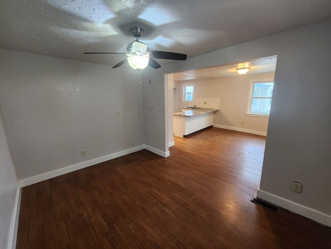 Building Photo - 3 bedroom Moline house with 2 car garage!