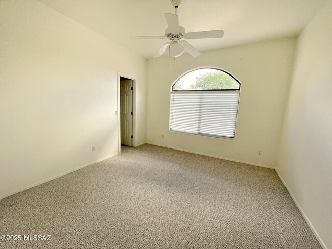 Building Photo - 7659 E Park View Dr