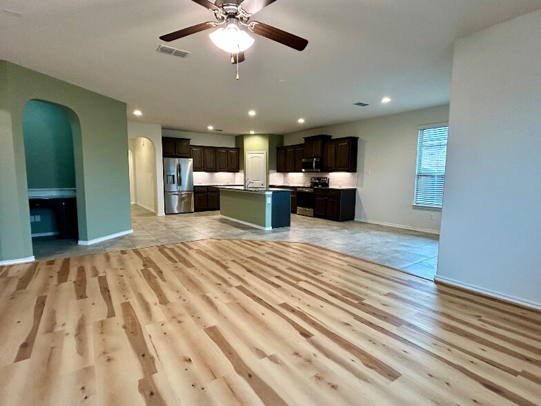 Building Photo - 1734 Cross Creek Ln