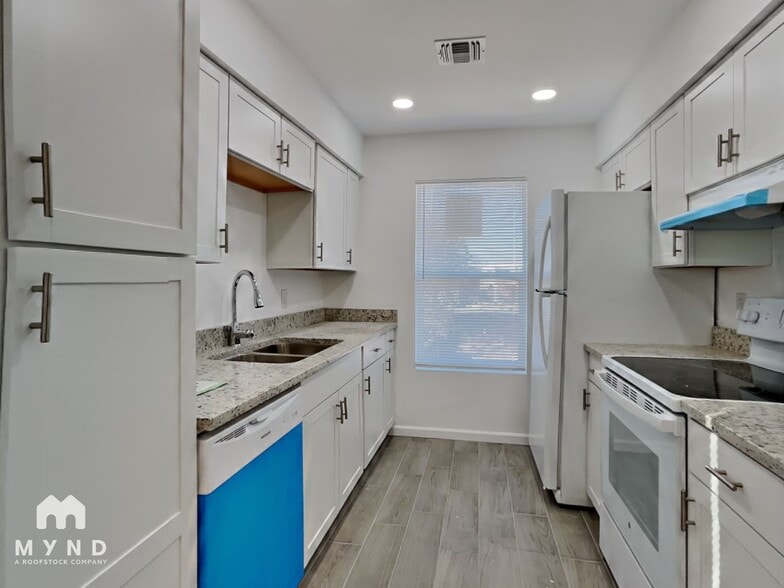 Building Photo - 6657 W Ocotillo Rd