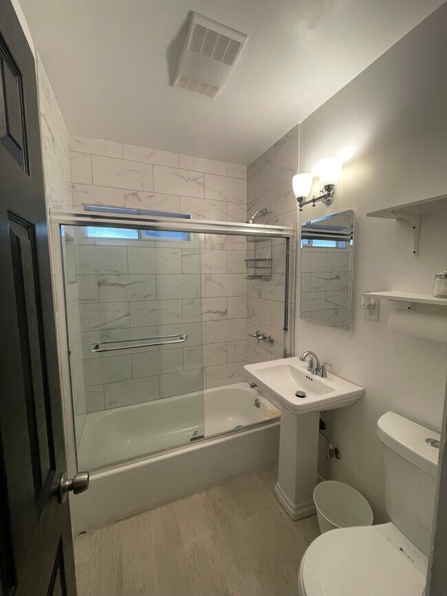 Building Photo - 4374 Overland Ave