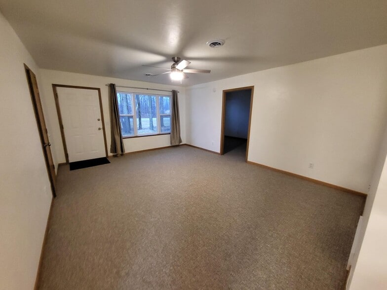Building Photo - 4944 Rosewood Ct