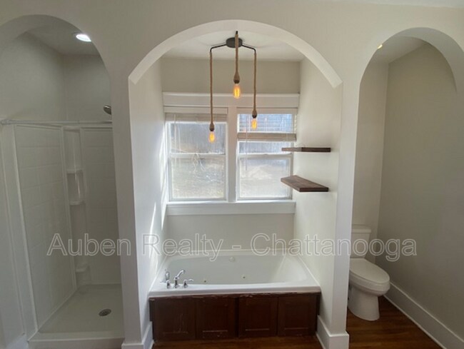 Building Photo - 3306 Montview Dr