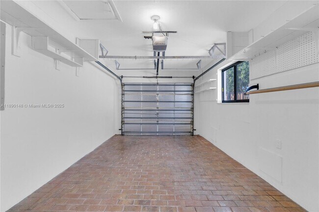 Building Photo - 631 SW 102nd Ave