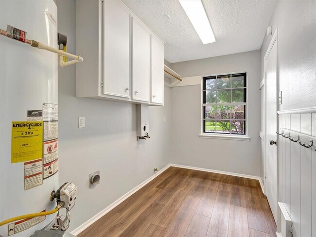 Building Photo - 15014 Torry Pines Rd