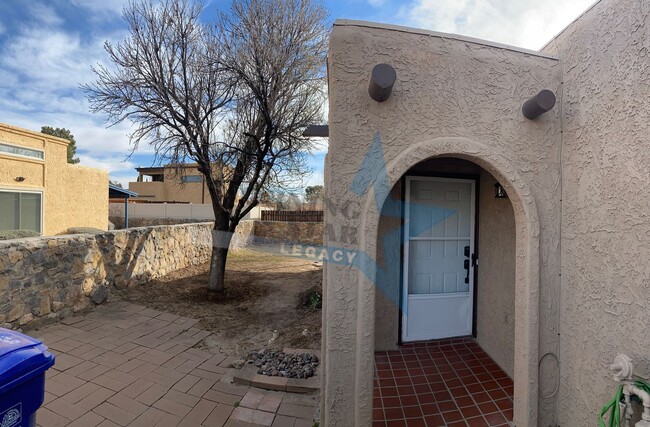 Building Photo - 2 bed, 2 bath townhome