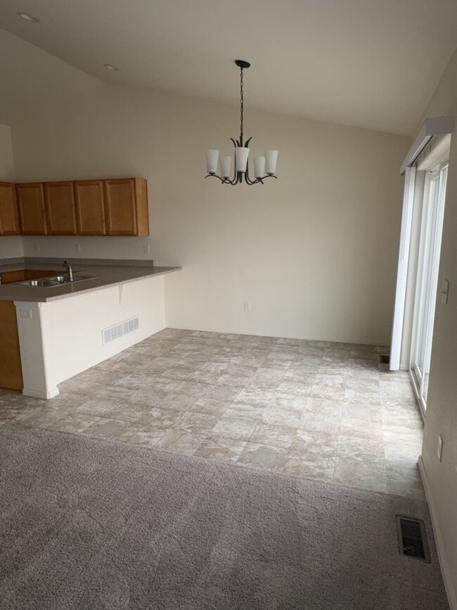 Building Photo - 3 Bed. 2 Bath, 2 Car Garage in Promontory