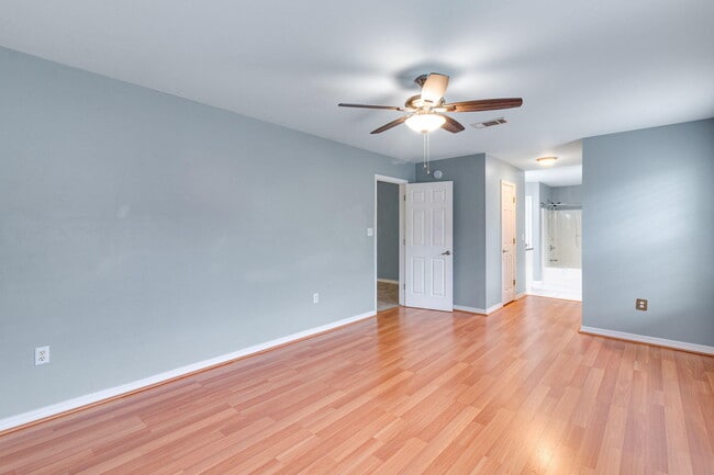 Building Photo - 210 S Shore Dr