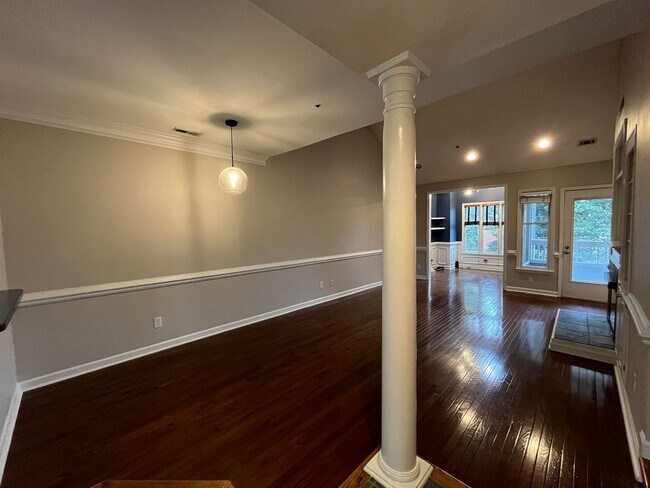 Building Photo - Excellent 2BD, 2BA Downtown Raleigh Condo ...