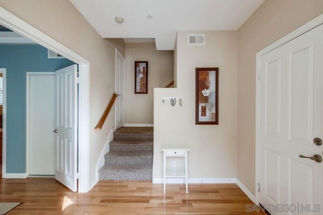 Building Photo - Beautiful 3 BD, 3.5 BA Detached Townhouse ...