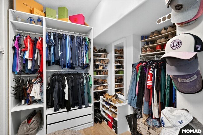 Building Photo - 4060 S Thistle Dr