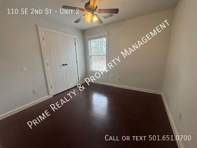 Building Photo - 110 SE 2nd St