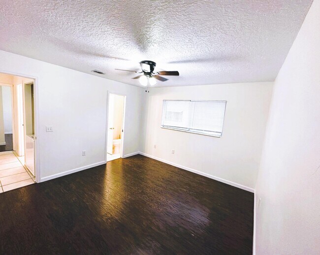 Building Photo - 631 Ridge Club Dr
