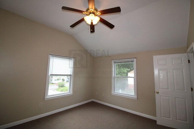 Building Photo - 4 Bicknell St