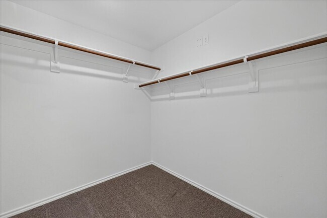 Building Photo - 717 Sweet Pea Dr