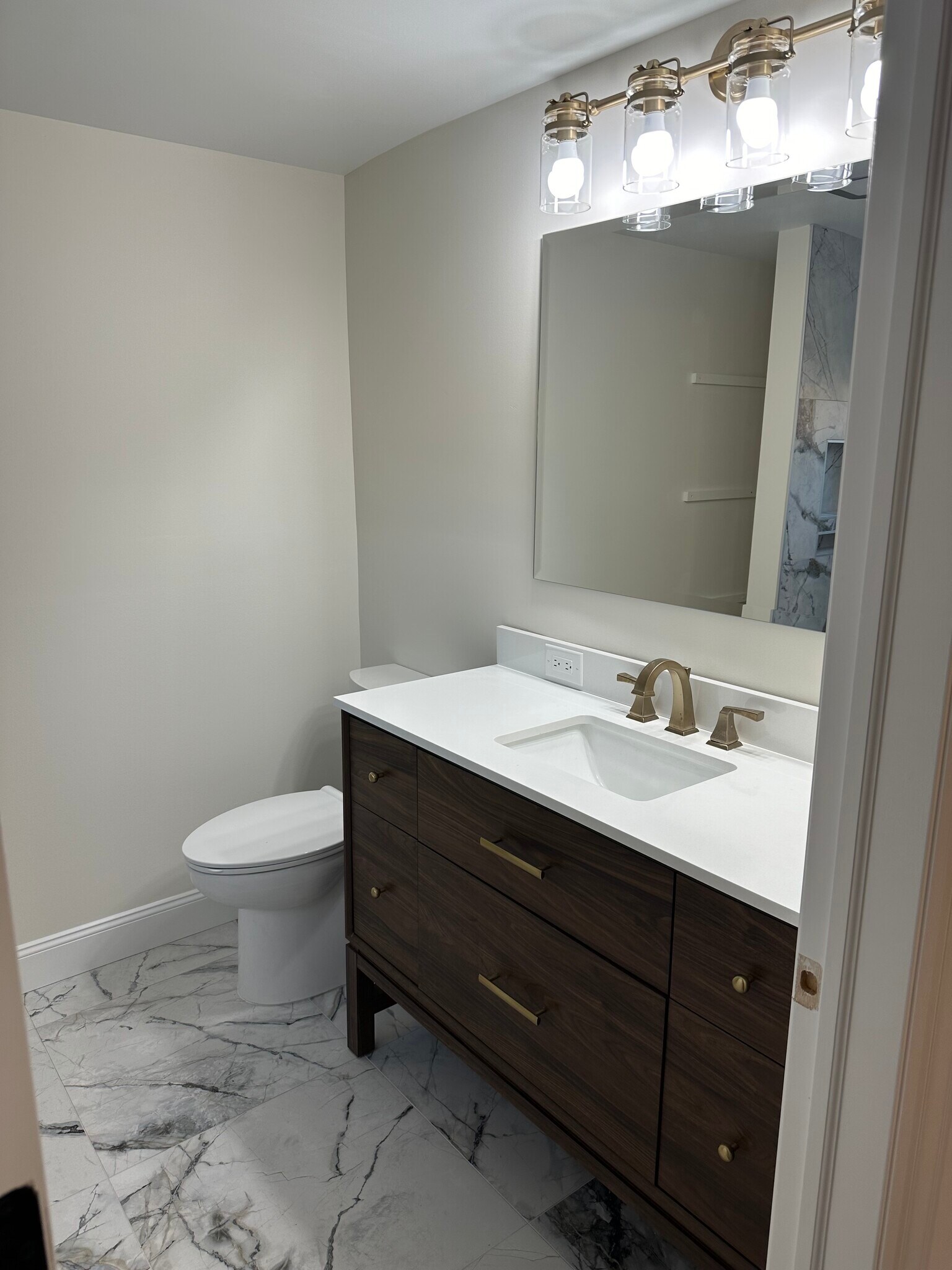 Master bath - 319 Monroe St