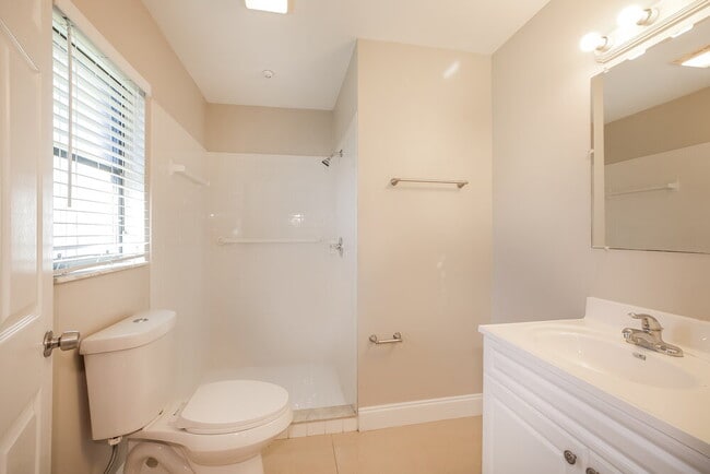 Building Photo - 25353 Doredo Dr