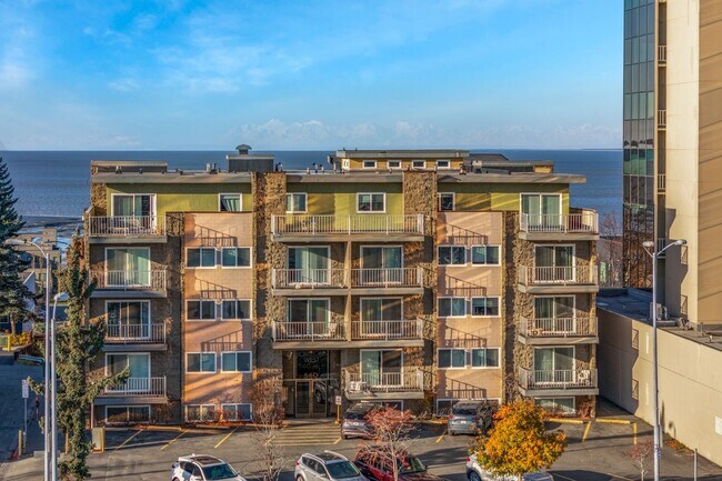 Building Photo - Downtown Furnished 1 Bed / 1 Bath Apartmen...