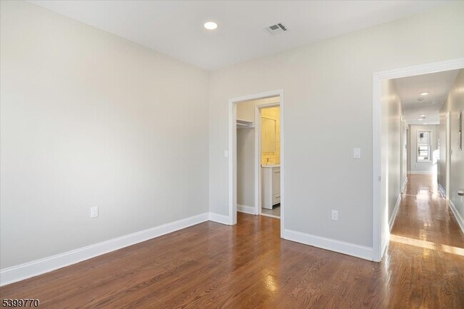 Building Photo - 579 S 12th St