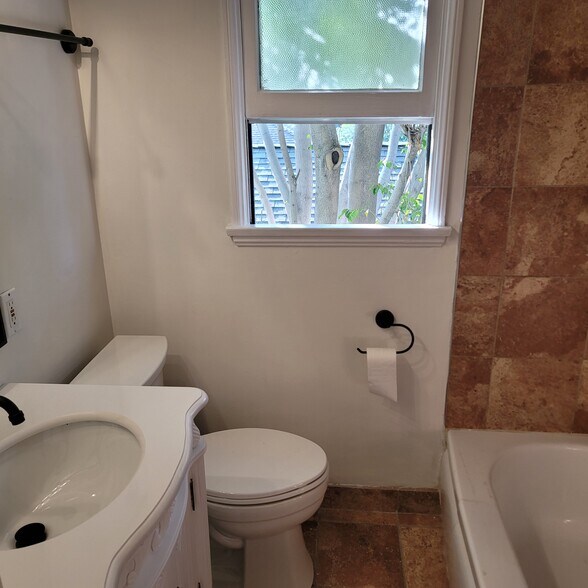 Building Photo - 5025 Cahuenga Blvd