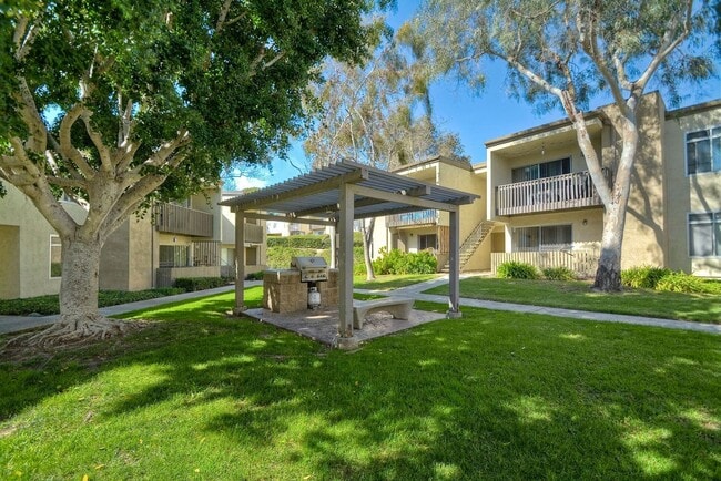 Building Photo - Gated Community - Ready To Go