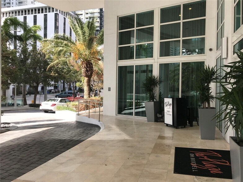 Building Photo - 951 Brickell Ave