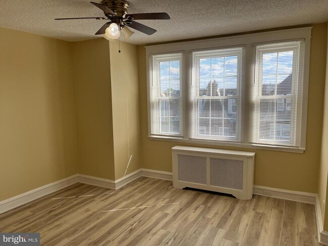 Building Photo - 1323 Gilham St