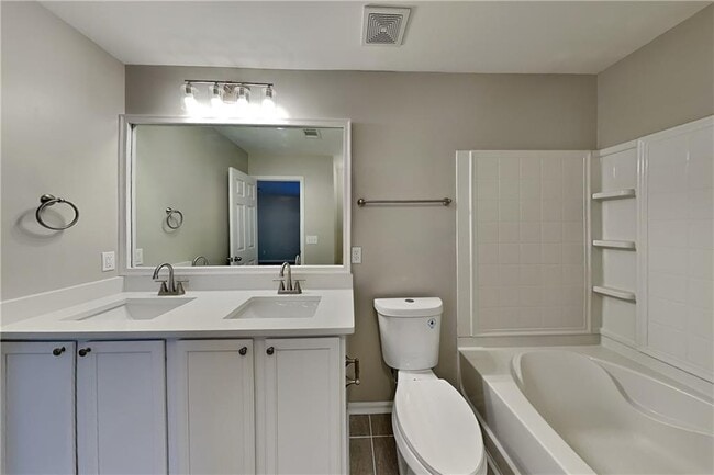 Building Photo - 40 Parkmont Ct