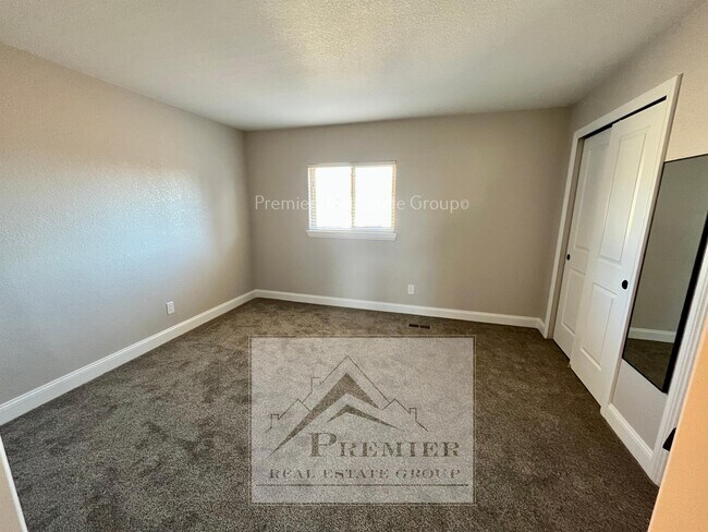 Building Photo - 7905 Lexington Park Dr