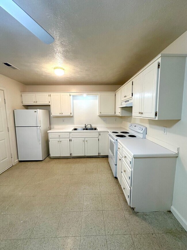 Building Photo - 3-Bedroom Home with Large Backyard & Carport