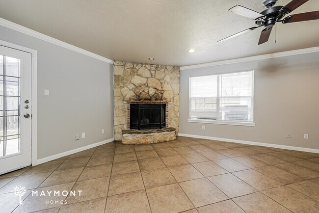 Building Photo - Spacious Two-Story Home in Houston