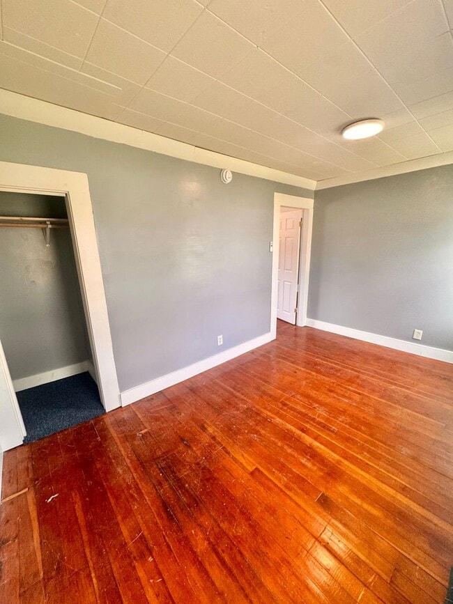 Building Photo - 30 Central St