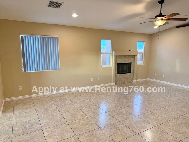 Building Photo - Gorgeous & Spacious 4 Bed Home
