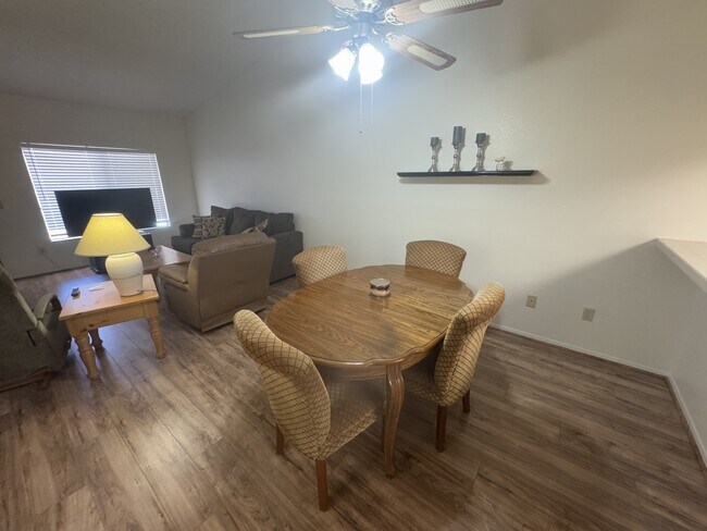 Building Photo - 5518 E Lindstrom Ln