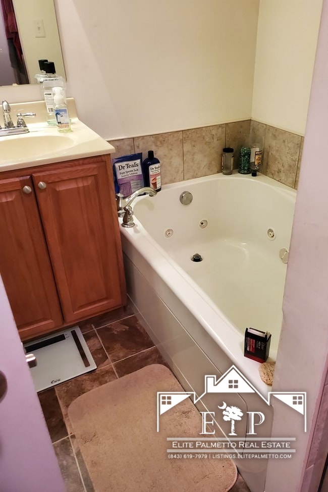 Building Photo - Tranquil Expanse : 4BR | 2.5 BA , House in Moncks Corner