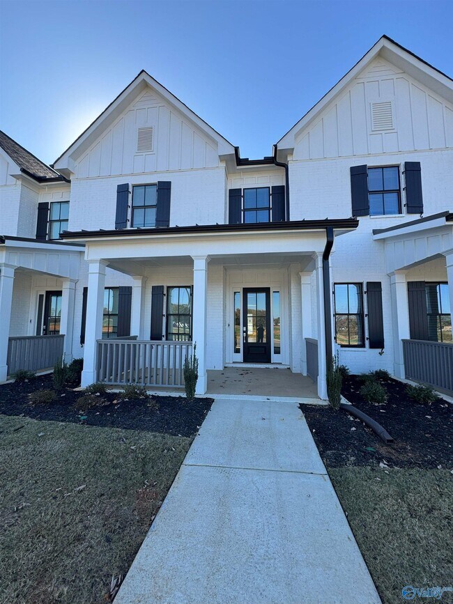 Primary Photo - 131 Moss Brk Ln