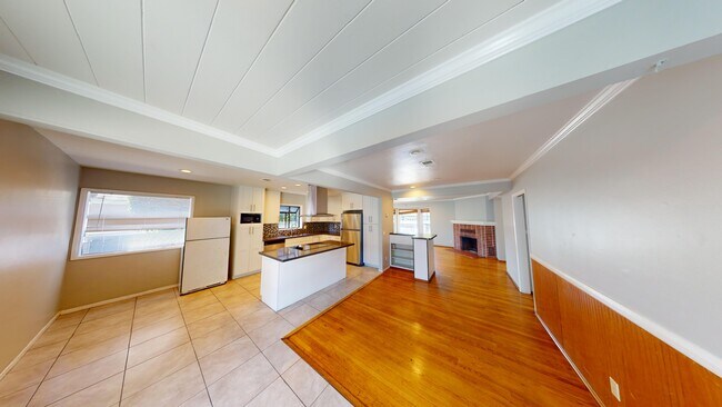 Building Photo - 6145 Mary Ln Dr