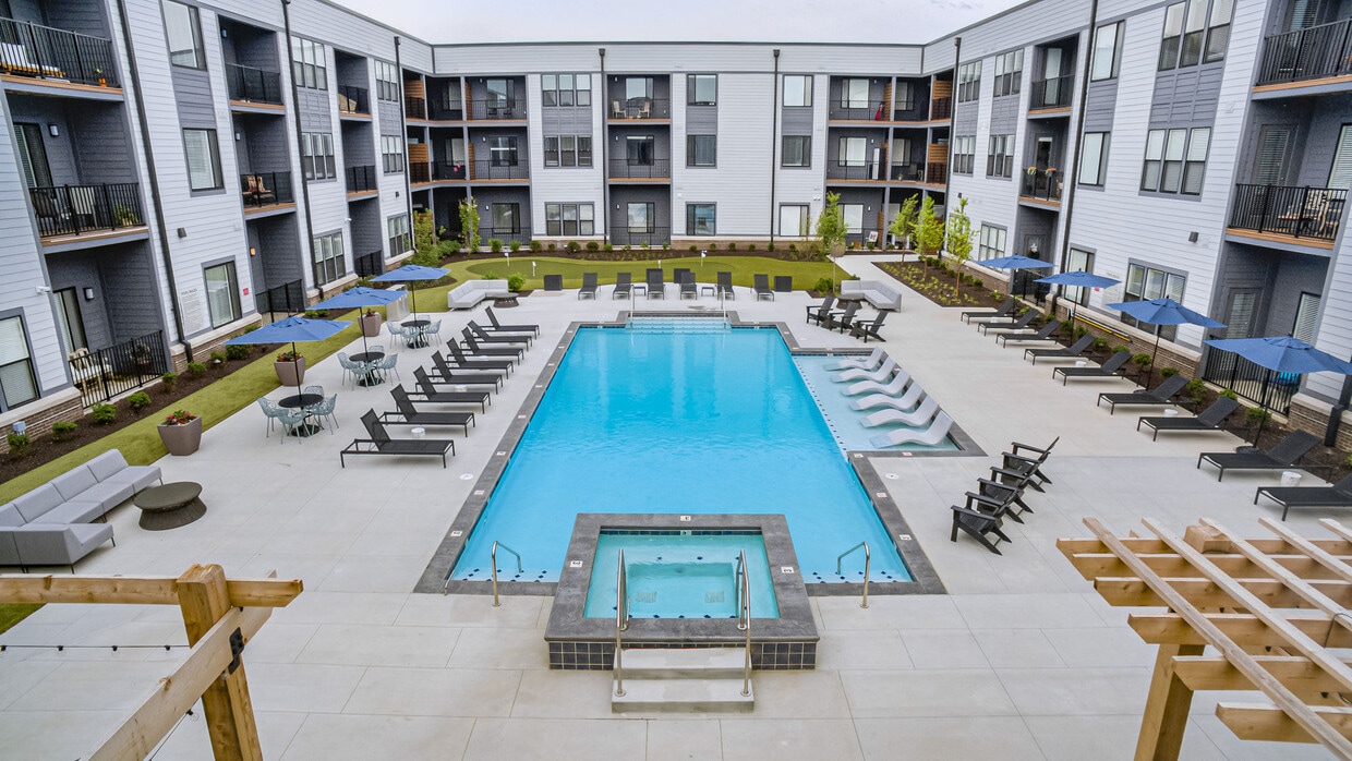 Primary Photo - Pullman Pointe