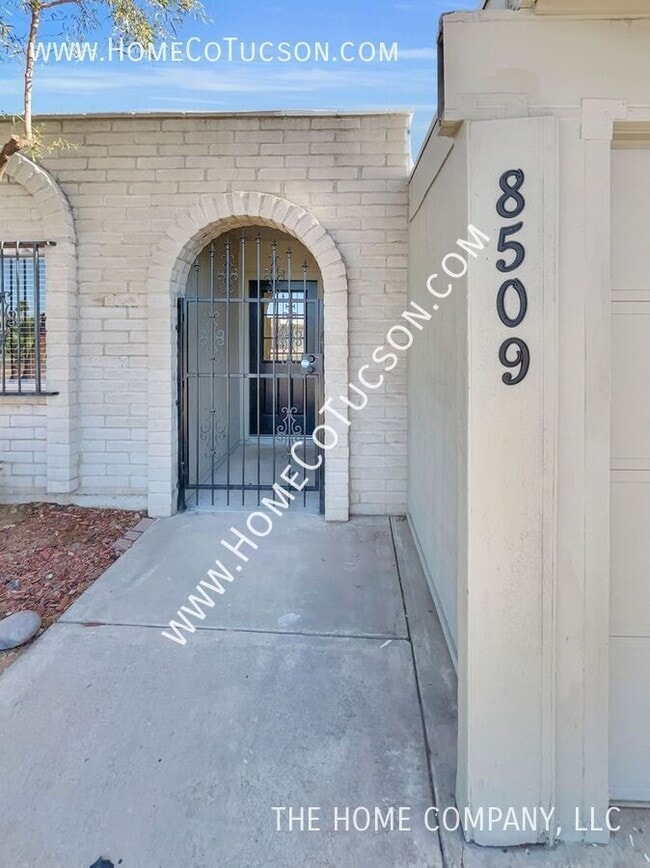 Building Photo - 8509 E Beverly St