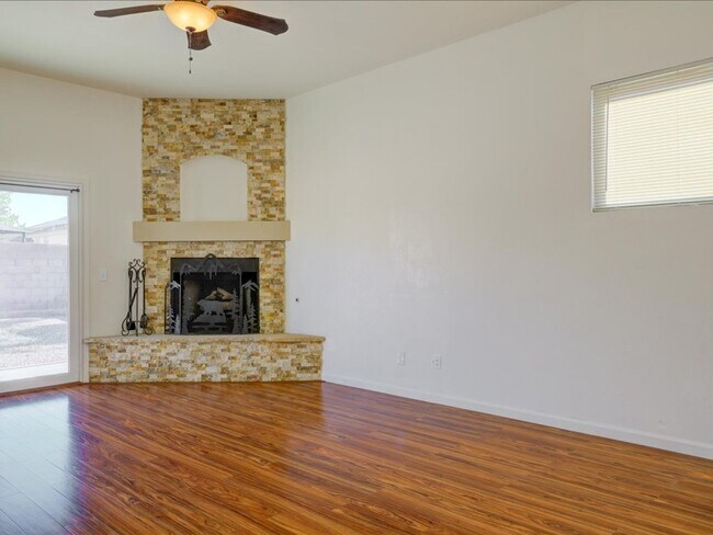 Building Photo - 3 Bedroom 2 Bathroom